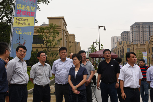 光明食品集团党委书记,董事长是明芳实地考察民众公司